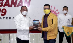 Gubernur Sumut Edy Rahmayadi mengikuti rapat bersama Komisi II DPR RI dan seluruh Kabupaten / Kota yang melaksanakan Pilkada secara virtual di Pendopo Rumah Dinas Gubernur Sumut, Jalan Sudirman No. 41 Medan, Senin (23/11/2020).