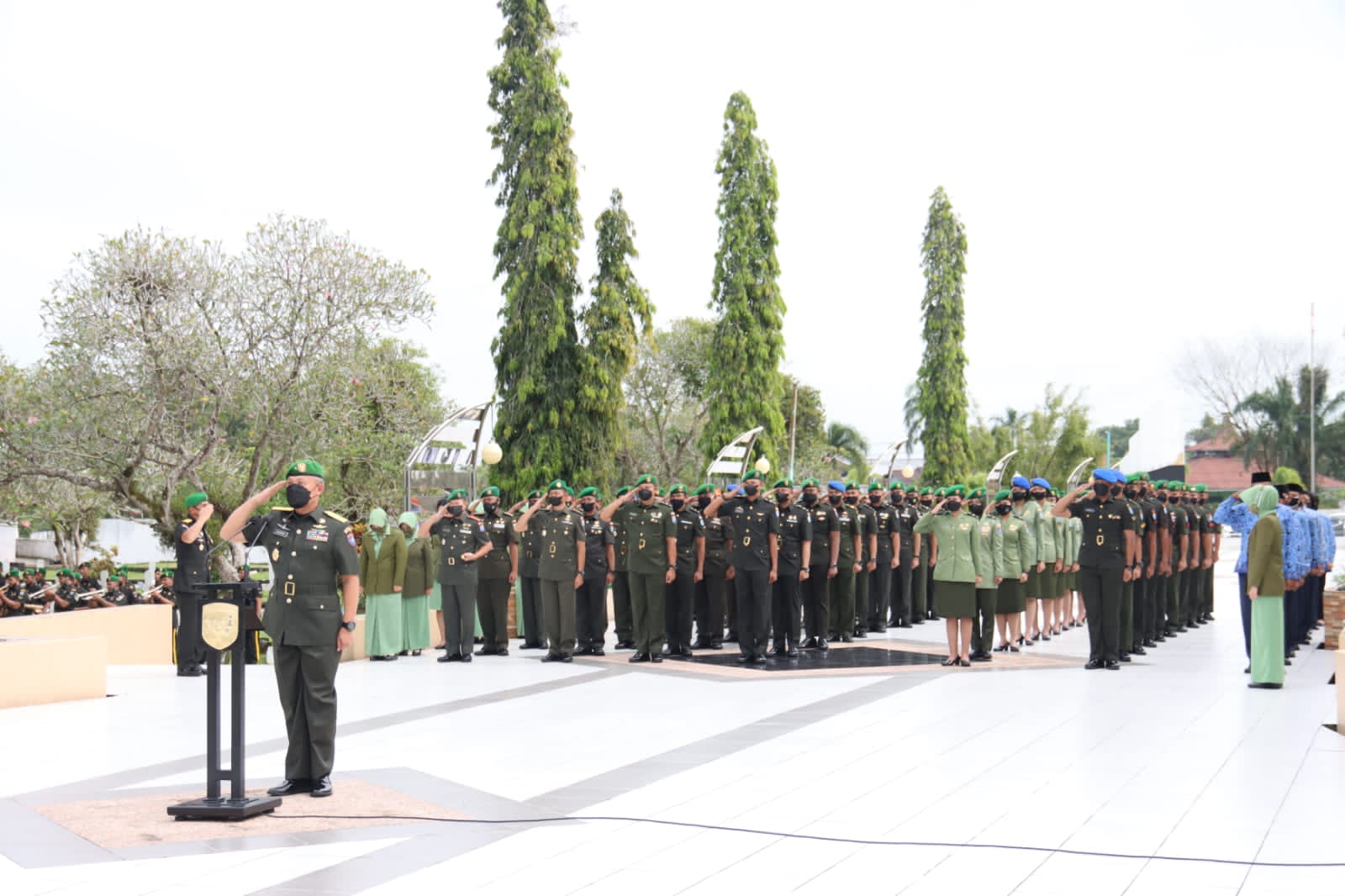 Peringati Hari Juang TNI AD, Kasdam XII/Tpr Pimpin Ziarah ke Taman Makam Pahlawan