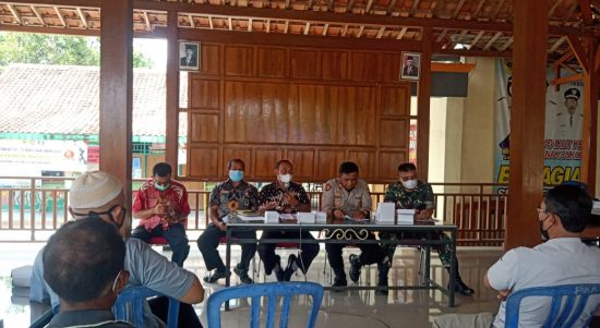 Danramil Sukodono Hadiri Musyawarah Warga Terkait Aturan Permentan No 40 Tahun 2011