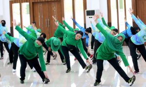 Ketua Persit KCK Daerah XII/Tpr Semangat Olahraga Bersama Dengan Kowad