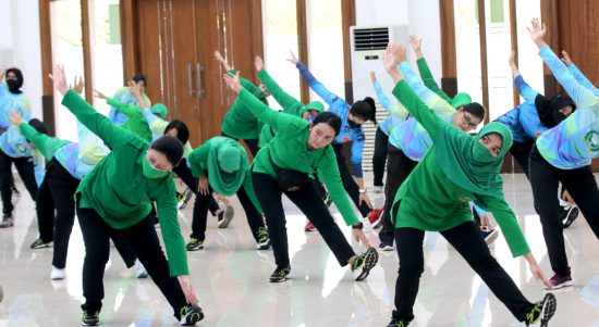 Ketua Persit KCK Daerah XII/Tpr Semangat Olahraga Bersama Dengan Kowad