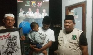 Suasana Haru, Saat KSJ Silaturrahmi dengan Suami dan Anak Almarhumah Rumini di Lumajang
