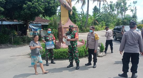Babinsa Walen Bersama Tiga Pilar Ingatkan Warga Tetap Jalankan Prokes