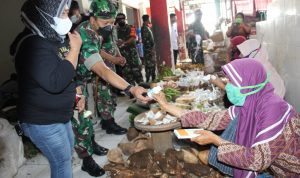 Rayakan Hari Ibu, Kodim 0726/Sukoharjo bersama PSC dan Yukata Peduli Gelar Baksos Di Mojolaban