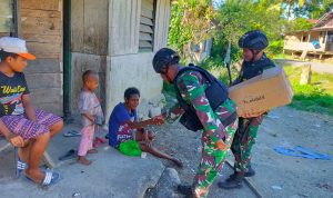 Berbagi Kebahagiaan Menjelang Natal Dan Tahun Baru Satgas Pamtas Yonif 126/KC Bagikan Pakaian Kepada Masyarakat Perbatasan Papua