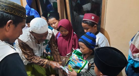 Gelar Istighosah, KSJ Berbagi Dengan Anak Yatim Piatu Serta Warga Sekitar Posko Peduli Semeru