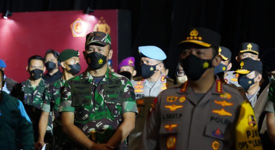 Danrem 061/Sk Ikut Mendampingi Kunjungan Kapolri dan Kasum TNI Tinjau Vaksinasi Massal Yang Diselenggarakan Akabri 2001 di Sentul Bogor