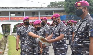 Yonif 8 Mar Harimau Putih Gelar Apel Khusus Pergantian Tahun Baru 2022