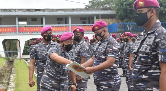 Yonif 8 Mar Harimau Putih Gelar Apel Khusus Pergantian Tahun Baru 2022