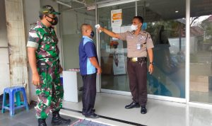 Mewujudkan Wilayah Binaan Bebas Covid - 19 Babinsa Terus Cek Prokes