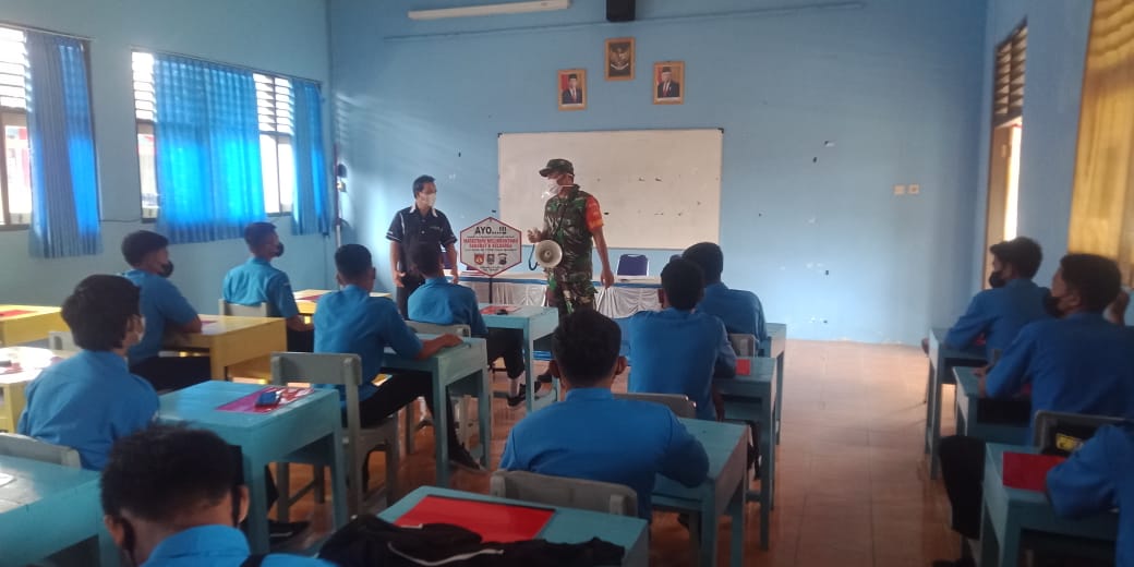 Pasca Libur Semester Babinsa Sambangi SMK Negeri I Kemusu