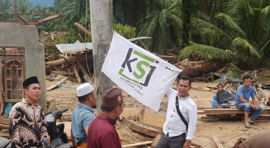 Bersamaan Kunjungan Mensos, Relawan KSJ Siaga Bantu Dapur Umum BPBD Padang Lawas