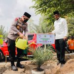 Silaturahmi Bersama Pengurus Wilayah NU Riau, Irjen Iqbal Tanam Kurma dan Salurkan Bantuan (V24/AL)