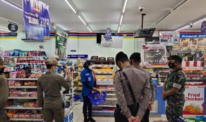 Personel Polres Kukar Bersama Tim Gabungan Melaksanakan Operasi Yustisi Penerapan Protokol Kesehatan (V24/AL)