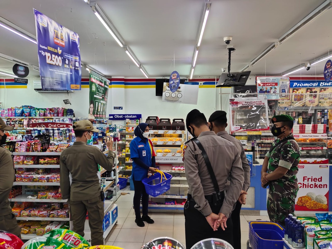 Personel Polres Kukar Bersama Tim Gabungan Melaksanakan Operasi Yustisi Penerapan Protokol Kesehatan (V24/AL)