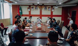 Bupati Ketapang Pimpin Rapat Terkait Permasalahan Antara TKA Dengan Pt.Sultan Rafli Mandiri (SRM) (V24/AL)