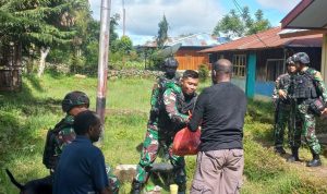 Perkuat Ikatan Tali Silaturahmi, Dansatgas Kodim Yalimo Yonif RK 751/VJS Kunjungi Tokoh Adat (V24/AL)