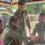 Menjadi Sentral Pelayanan Kesehatan, Satgas Kodim Yalimo Yonif RK 751/VJS Layani Warga Yang Datang Berobat (V24/AL)