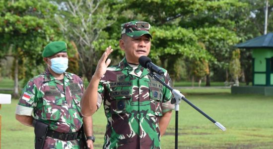 Brigjen TNI Bangun Nawoko Ucapkan Terima Kasih dan Apresiasi Kepada Prajurit Korem 174 Merauke Atas Kinerja di Tahun 2021 (V24/AL)