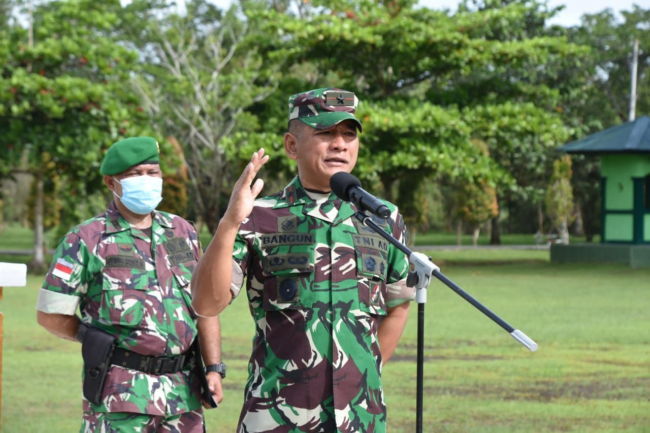 Brigjen TNI Bangun Nawoko Ucapkan Terima Kasih dan Apresiasi Kepada Prajurit Korem 174 Merauke Atas Kinerja di Tahun 2021 (V24/AL)