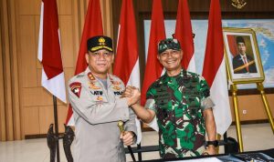 Perdana Pangdam Kunjungi Mapolda Maluku, Eratkan Silaturahmi Dua Instansi (V24/AL)