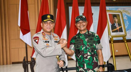 Perdana Pangdam Kunjungi Mapolda Maluku, Eratkan Silaturahmi Dua Instansi (V24/AL)