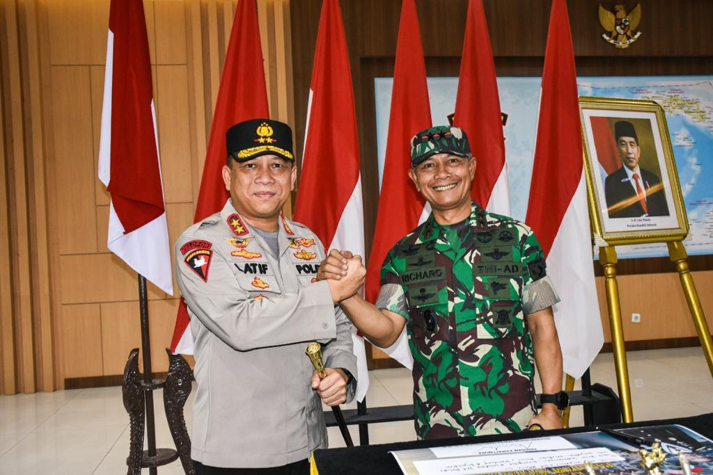 Perdana Pangdam Kunjungi Mapolda Maluku, Eratkan Silaturahmi Dua Instansi (V24/AL)