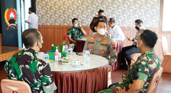 Kunjungan silaturahmi ini, sebagai kunjungan untuk memperkokoh dan mempererat jalinan silaturahmi serta sinergitas TNI-Polri diwilayah Banyumas (V24/AL)