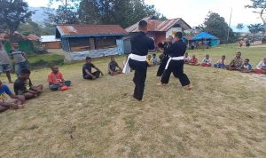 Lestarikan Budaya Pencak Silat, Satgas Kodim Yalimo Yonif RK 751/VJS Latihkan Dasar-Dasar Beladiri Pencak Silat Kepada Generasi Muda (V24/AL)