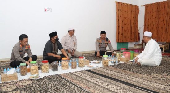 Kapolresta Tangerang Didampingi Kapolsek Tigaraksa Kunjungi Ponpes Tarbiatul Mubtadiin (V24/AL)