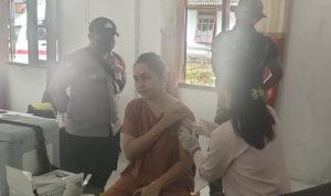 Kegiatan Pengamanan dan Monitoring Vaksinasi Covid-19 di Balai Pertemuan Ohoi Tutrean (V24/AL)