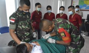 Kegiatan Bakti Sosial Pengobatan Massal di Kantor Negeri Hitulama (V24/AL)