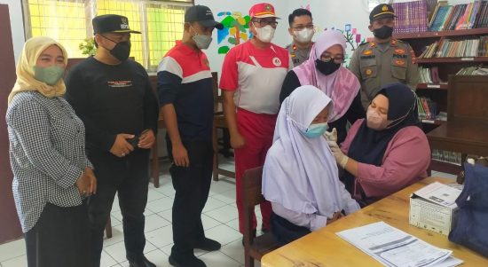 SMPN 7 Medan Bagikan Buku Raport Semester I Dan Gelar Vaksinasi 40 Orang Siswa (V24/AL)