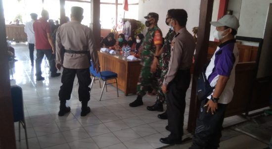 Pastikan Tepat Sasaran Koramil Kemusu Dampingi Penerima Bantuan KKS (V24/AL)