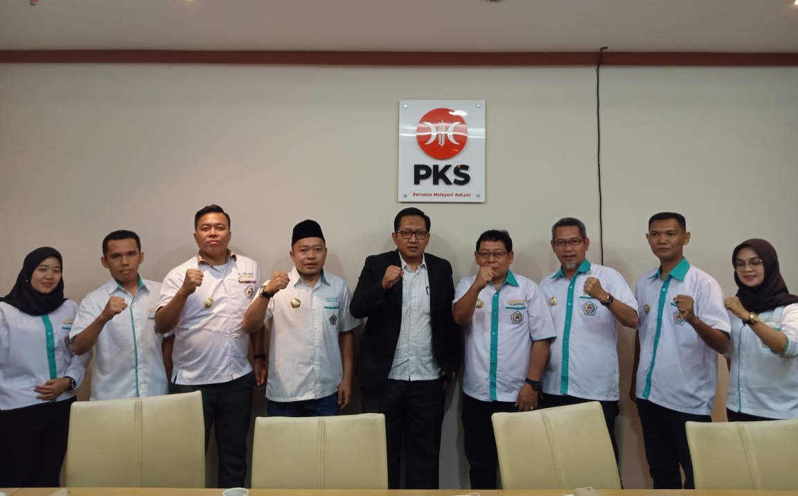 Ketua GM Pujakesuma Sumut Silaturahmi Dengan Hendro Susanto Ketua Komisi A DPRD Sumut (V24/AL)