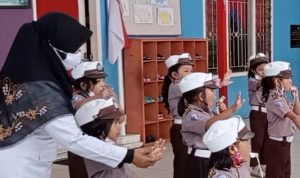 "Antisipasi Penularan Covid-19 Pada Anak Usia Dini" Ini Yang Dilakukan Aipda Indra (V24/AL)