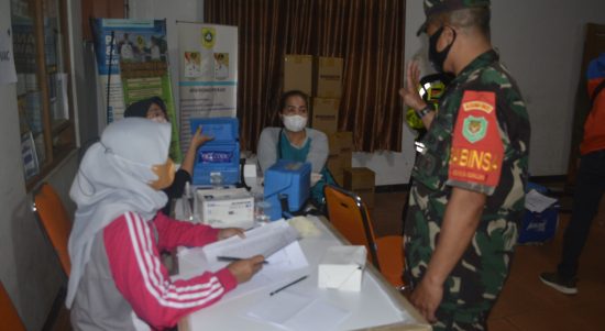 Brigjen TNI Achmad Fauzi Apresiasi Vaksinasi Kolaborasi Muspika Kec. Megamendung dan PT. Eiger Andventure Land di Kab Bogor (V24/AL)