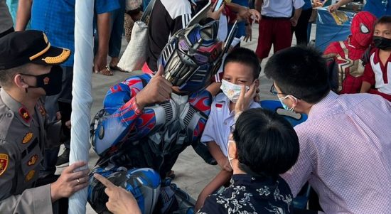 Kapolsek Medan Helvetia Pantau Langsung Giat Vaksin Merdeka Anak Usia 6 - 11 Tahun Di Sekolah - sekolah (V24/AL)