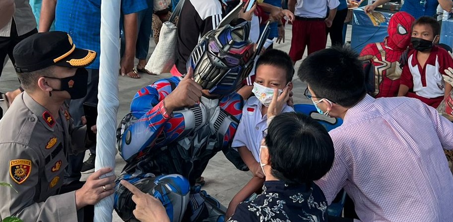 Kapolsek Medan Helvetia Pantau Langsung Giat Vaksin Merdeka Anak Usia 6 - 11 Tahun Di Sekolah - sekolah (V24/AL)