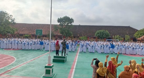 Tanamkan Kecintaan NKRI, Danramil Berikan Materi Wawasan Kebangsaan (V24/AL)