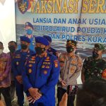 Kapolres Kukar AKBP Arwin Amrih Wientama Hadiri Vaksinasi Serentak Polda Kaltim Untuk Anak dan Lansia di Kutai Kartanegara. (V24/AL)