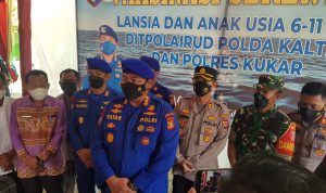 Kapolres Kukar AKBP Arwin Amrih Wientama Hadiri Vaksinasi Serentak Polda Kaltim Untuk Anak dan Lansia di Kutai Kartanegara. (V24/AL)