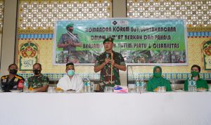 Brigjen TNI Achmad Fauzi Bersama Istri Santuni 300 Santri Pesantren As-Salafiah Al-Karimah Berbagi 3 Ton Beras dan Tali Asih (V24/AL)
