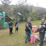 Berbagi Kasih Terhadap Warga Binaan, Satgas Kodim Yalimo Yonif RK 751/VJS Beri Bantuan Sembako, Pakaian Layak Pakai dan Tas Sekolah (V24/AL)