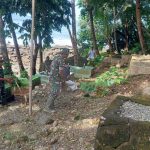 Gotong Royong Membersihkan Makam di Negeri Wakasihu (V24/AL)