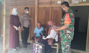 Lansia Juga Prioritas Utama Babinsa Kedung Lengkong Dampingi Vaksin Door To Door (V24/AL)