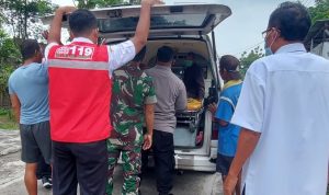 Kepedulian Babinsa Koramil 05/Kedawung Membantu Evakuasi ODGJ Di Desa Binaan (V24/AL)