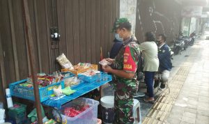 Sertu Rohmad Sasar PPKM level 2 di Sepanjang Jl. Dr. Rajiman Jayengan (V24/AL)