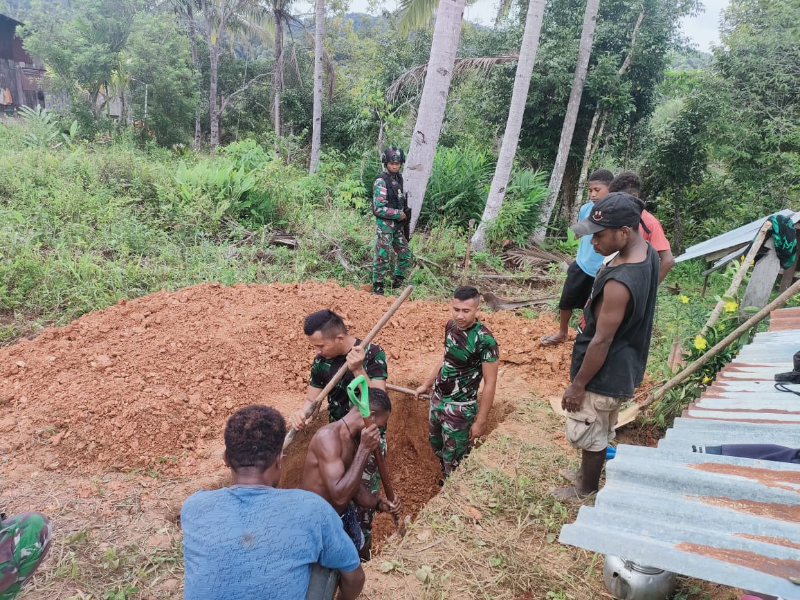 Meringankan Beban Warga, Satgas Pamtas Yonif 126/KC Bantu Proses Pemakaman (V24/AL)