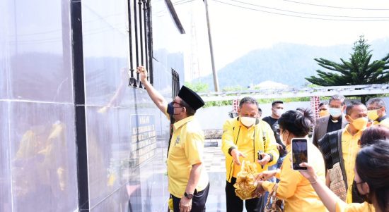 Perayaan Natal dan Syukuran Tahun Baru Partai Golkar Sumut Diawali Dengan Bazar UMKM, Ziarah dan Baksos  (V24/AL)